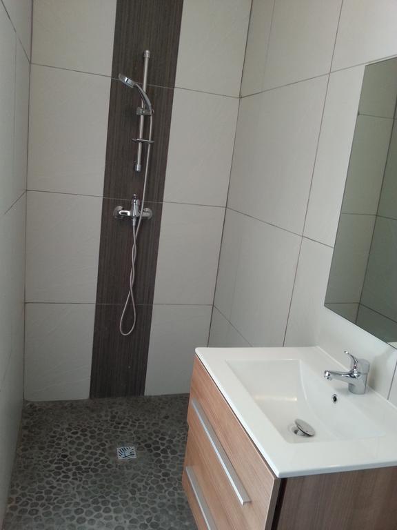 L'Annexe 66 , Saint Denis Centre Ville , A 200 M De La Rue Pietonne , Du Petit Marche Et Du Leader Price , Sur Une Rue Calme, Parking Gratuit Sur La Rue Saint-Denis Quarto foto